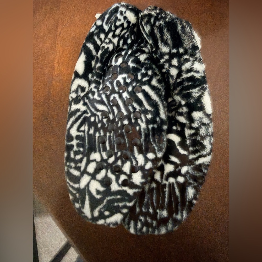 Cozy Women’s Slipper - 2 Pair Bundle - Picture 7 of 8